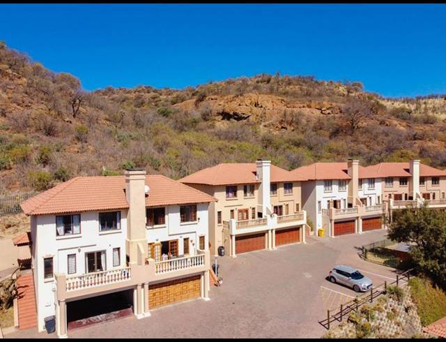 2 BEDROOM DUPLEX FOR SALE IN WINCHESTER HILLS